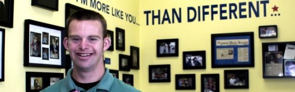 «El sitio más feliz del mundo»: un restaurante cuyo dueño, síndrome de Down, abraza a sus clientes