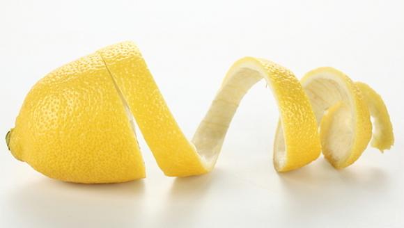 ¿Por qué no deberías tirar las cáscaras de limón?