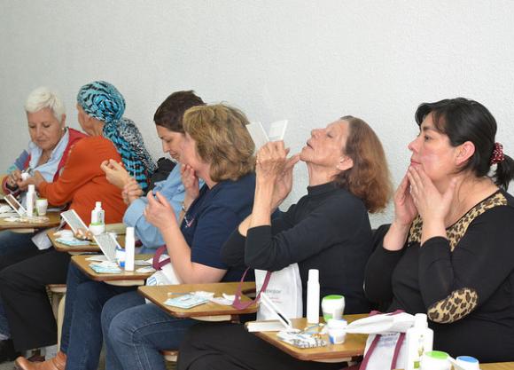 SI | Taller de belleza para mujeres en quimioterapia