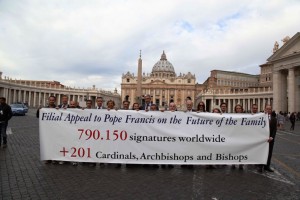 En vísperas del Sínodo de Obispos: entregadas en el Vaticano 800 mil adhesiones a la Filial Súplica