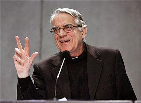 El P. Lombardi hizo precisiones sobre una “carta al Papa de trece cardenales”