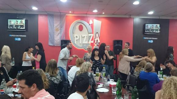 FOTOS SHOW GUSTAVO SANTILLAN EN ¨Q´PIZZA SAN FERNANDO¨