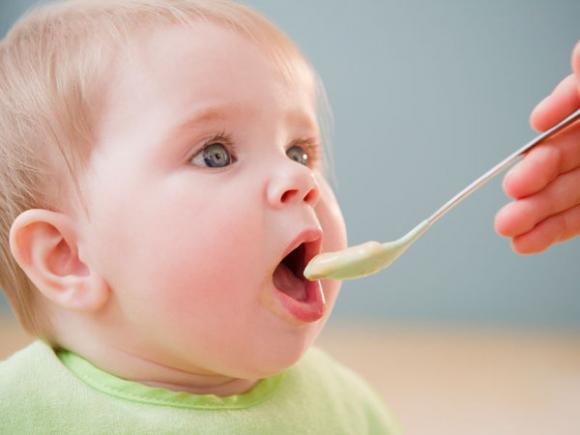 Cinco alimentos que los bebés no deberían comer