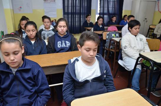 En San Isidro reducen la violencia escolar con meditación