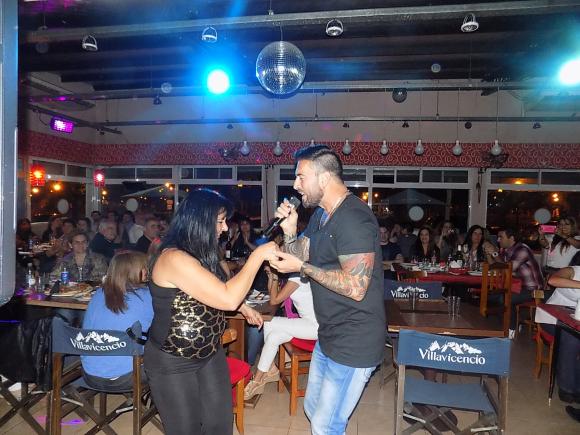 FOTOS SHOW GUSTAVO SANTILLAN EN ¨LA BODEGUITA¨