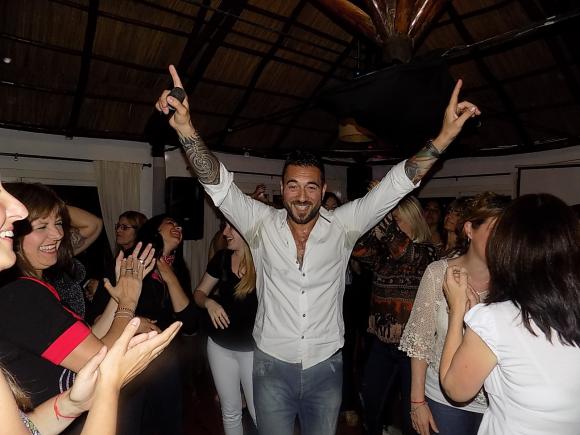 FOTOS SHOW GUSTAVO SANTILLAN EN ¨MOMBAY¨