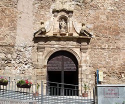 Roban las Hostias del sagrario y las tiran pisoteadas en un reguero hasta el domicilio del párroco