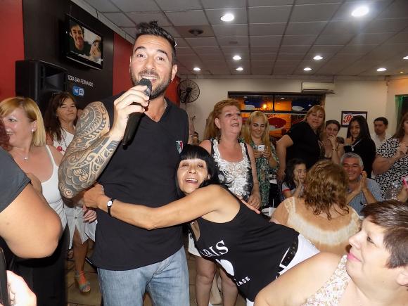 FOTOS SHOW GUSTAVO SANTILLAN EN ¨Q PIZZA SAN FDO¨