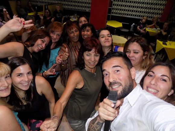 FOTOS SHOW GUSTAVO SANTILLAN EN ¨ 9 REINAS¨