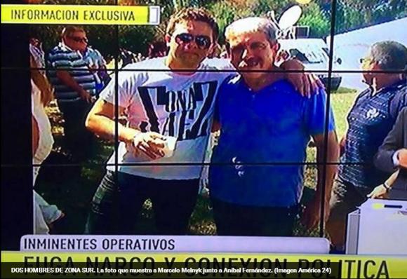 Una foto muestra a ¨El Faraón¨ junto a Aníbal Fernández