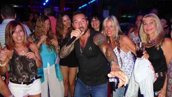 FOTOS SHOW GUSTAVO SANTILLAN EN ¨LA VENTOLA¨