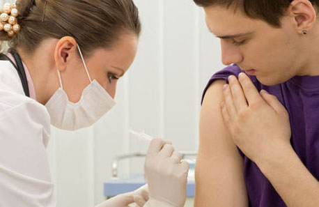 HPV: Recomiendan vacunar también a los varones 