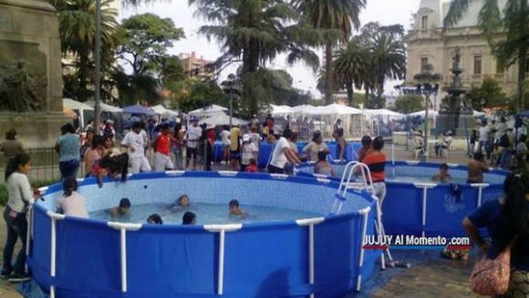 Tras una orden judicial que lo avala, Morales empezará hoy con el desalojo de la plaza que ocupa la Tupac Amaru