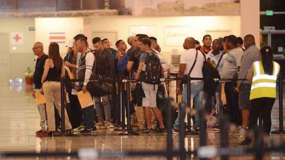 Llega a México el primer vuelo con inmigrantes cubanos que estaban varados en Costa Rica