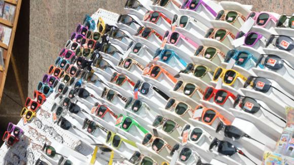 Los lentes de sol adquiridos en la calle son perjudiciales