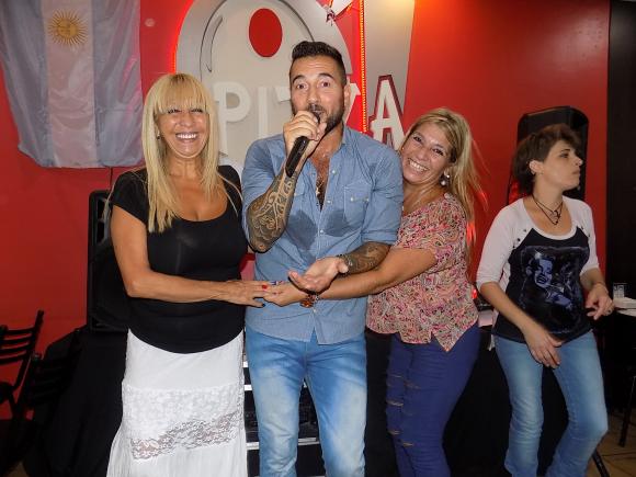 FOTOS SHOW GUSTAVO SANTILLAN EN ¨ Q PIZZA SAN FDO¨
