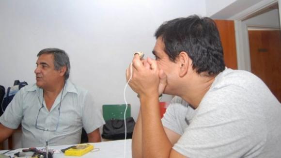 Volvió a escuchar tras 15 años gracias a un invento argentino