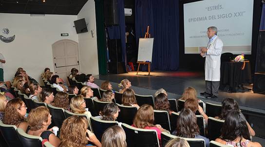 Capacitan a docentes en el programa de meditación 
