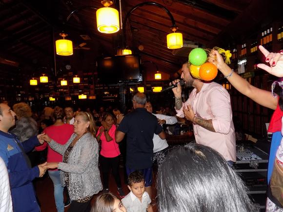 FOTOS SHOW GUSTAVO SANTILLAN EN ¨LA CANTINA DE MI TIO¨