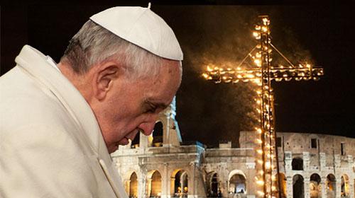 Francisco presidió el Vía Crucis en el Coliseo Romano