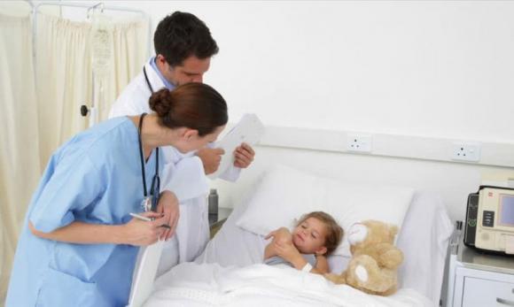 CÓMO AYUDAR A UN NIÑO A SOBRELLEVAR UNA INTERNACIÓN 