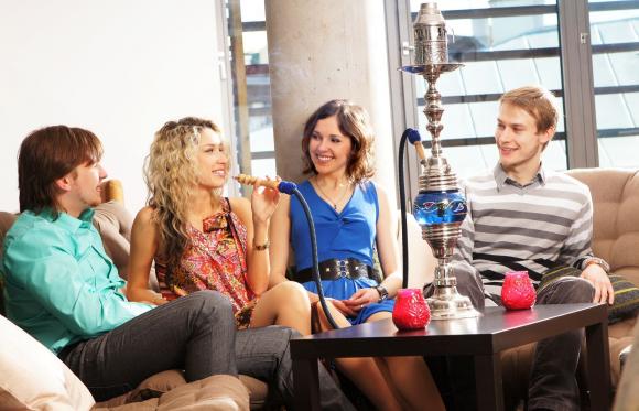Cada vez más jóvenes consumen tabaco en pipas de agua