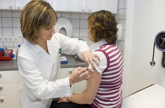 Según un estudio es mejor vacunarse por la mañana