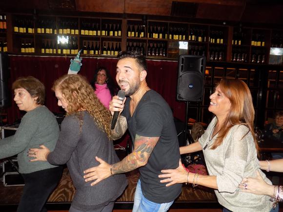 SHOW GUSTAVO SANTILLAN EN ¨LA CANTINA DE MI TIO¨