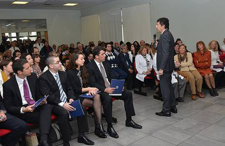 El intendente Posse entregó diplomas a médicos residentes