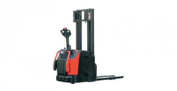 Apilador Industrial de Alto Rendimiento 1.4 y 1.6 ton (video)