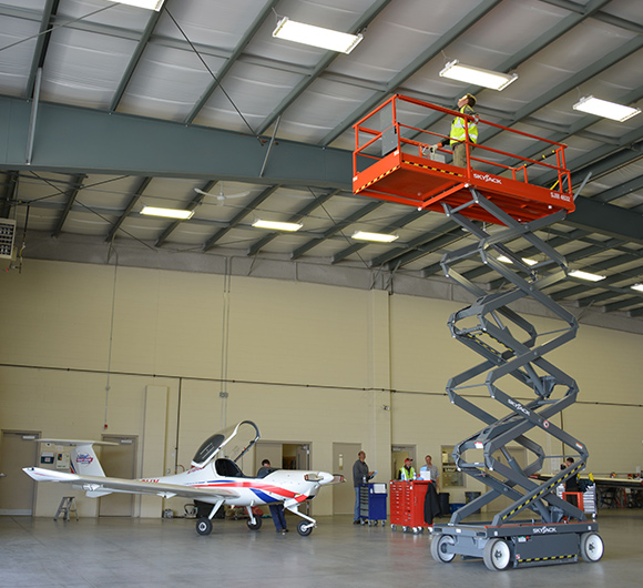 Plataformas Eléctricas Tipo Tijera de 10 metros de trabajo 