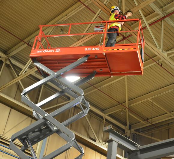 Plataformas Eléctricas Tipo Tijera de 12 metros de trabajo 