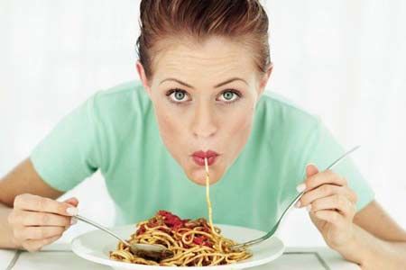 Comer en horarios irregulares supone mayor riesgo de salud