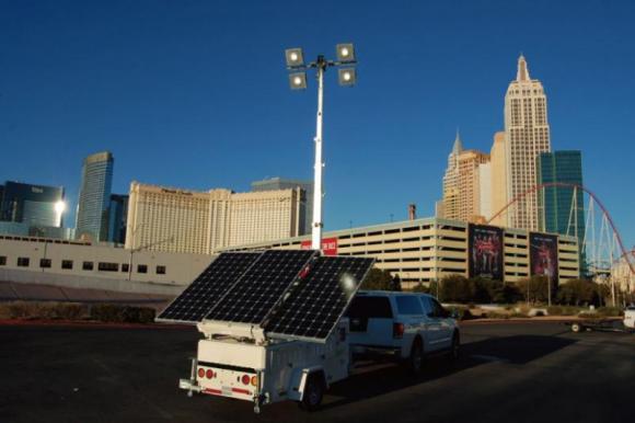 Torres de iluminación hibridas  montadas sobre tráiler (video)
