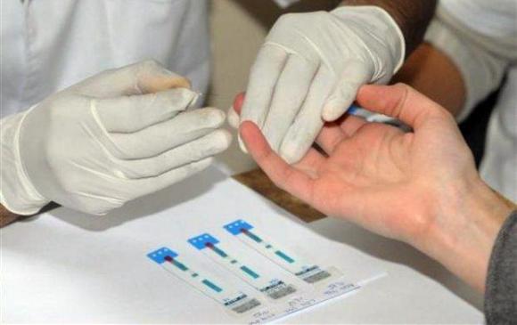 La Plata: Testeos rápidos de VIH en la Plaza San Martín