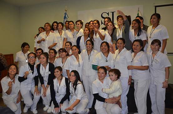 SI: Nuevos egresados de la Escuela Municipal de Enfermería 