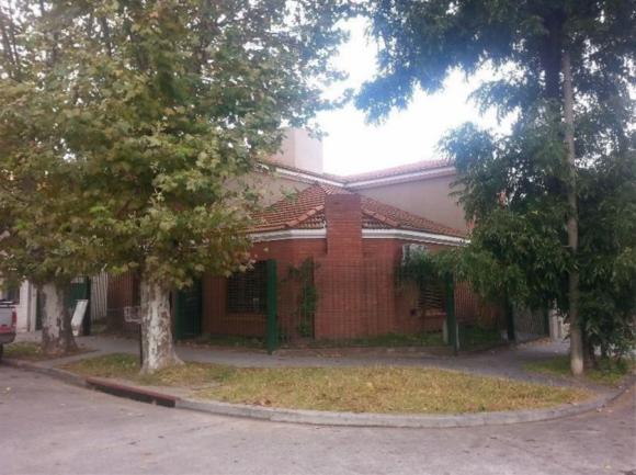 Chalet 4 ambientes (Beccar)