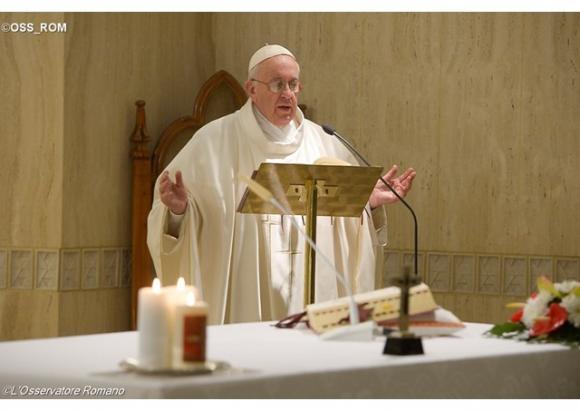 Francisco: Definiciones políticas, aclaración sobre sus voceros y el cariño por Benedicto XVI