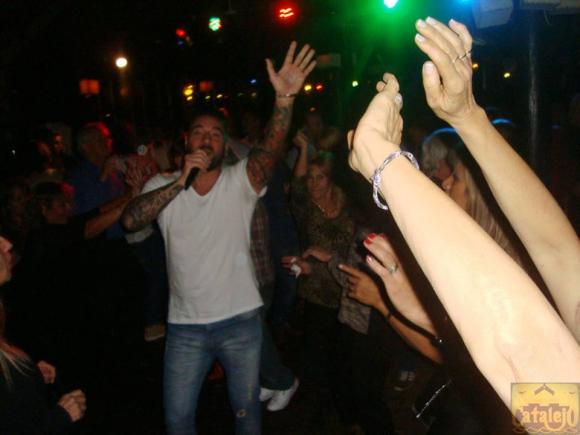 FOTOS SHOW GUSTAVO SANTILLAN EN ¨CATALEJO¨