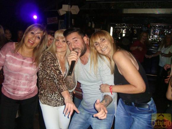 FOTOS SHOW GUSTAVO SANTILLAN EN ¨CATALEJO¨ DIA DEL AMIGO