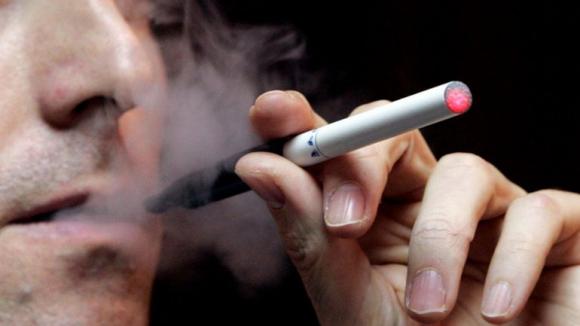 El vapor de los e-cigarrillos contiene 31 compuestos químicos tóxicos