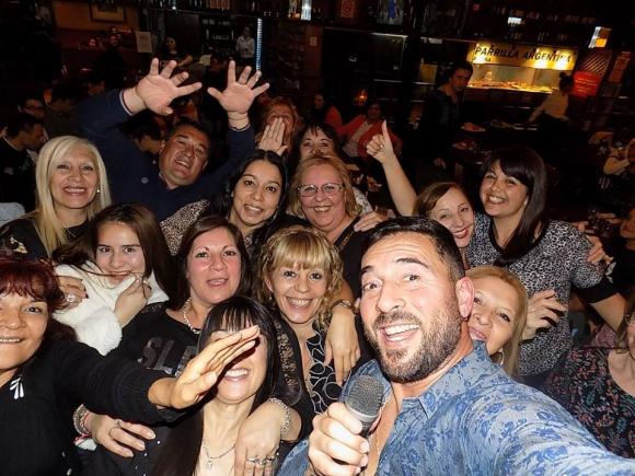 FOTOS SHOW GUSTAVO SANTILLAN EN ¨LA CANTINA DE MI TIO¨