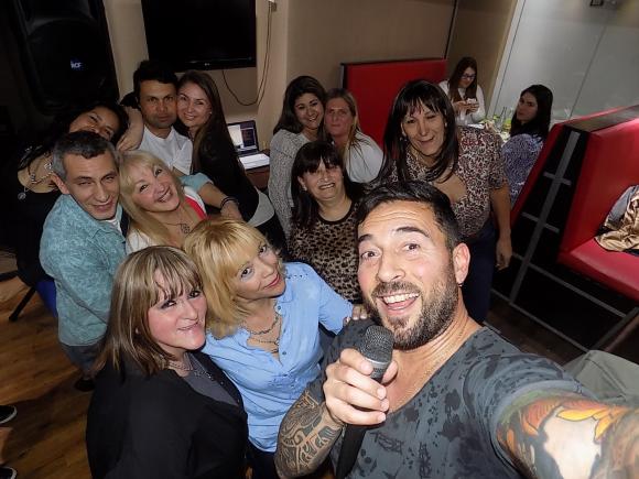 FOTOS SHOW GUSTAVO SANTILLAN EN ¨ 9 REINAS¨