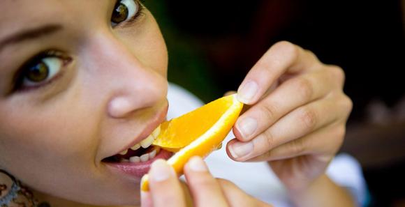 Las naranjas y los limones ayudarían a prevenir la enfermedad cardíaca