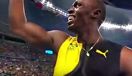 Con la Medalla Milagrosa colgada al cuello,  Usain Bolt logró su histórico tercer oro olímpico