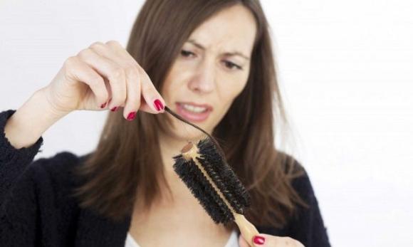 ¿Por qué se nos cae el pelo y cuándo debemos consultar?