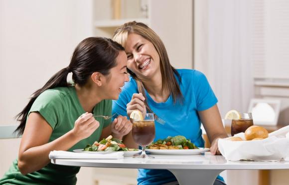 ¿Cuánto tiempo antes de acostarse se debe cenar?