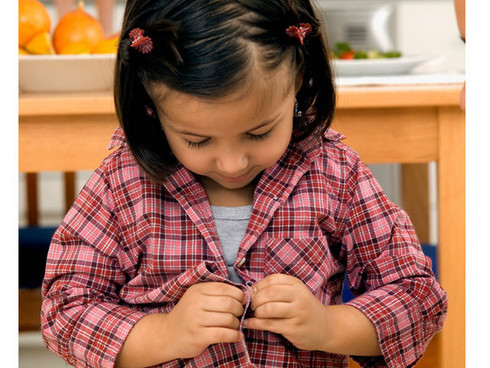  SE QUIERE VESTIR SOLO: ¿LO DEJO?