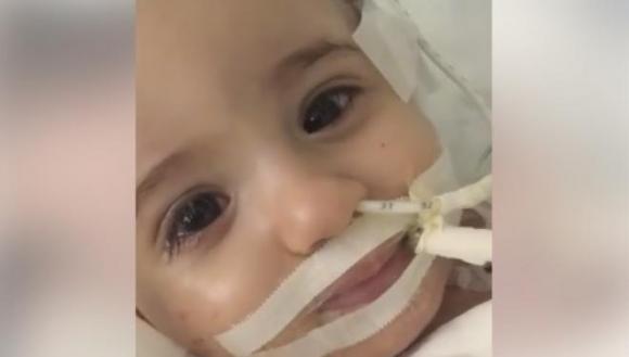 Marwa, la pequeña a la que los médicos querían desconectar, despierta del coma