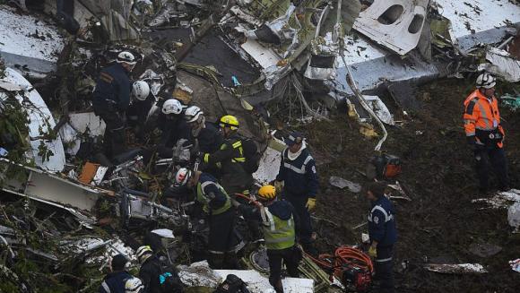 Investigación de la tragedia en Colombia: el avión pudo haberse quedado sin combustible
